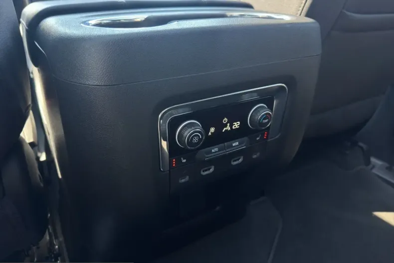 Chevrolet Tahoe din 2025 cu 23.300 km - oferta CHE228623 - foto 17
