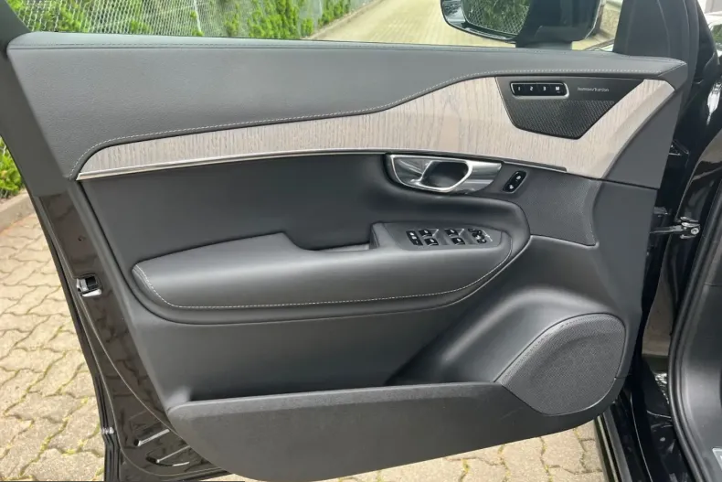 Volvo XC90 din 2024 cu 18.500 km - oferta VOL228630 - foto 11