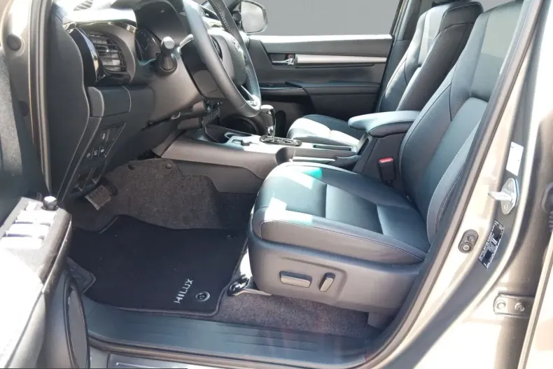 Toyota Hilux din 2025 cu 13.000 km - oferta TOY228647 - foto 6