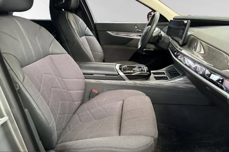 BMW i7 (Seria 7) din 2024 cu 36.050 km - oferta BMW228656 - foto 9