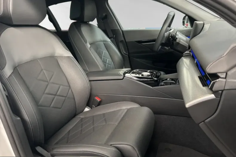 BMW 540 (Seria 5) din 2025 cu 22.297 km - oferta BMW228662 - foto 8