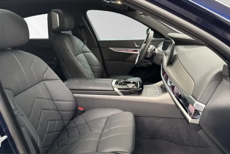 BMW 750 (Seria 7) din 2025 cu 13.828 km - oferta BMW228667 - foto 9