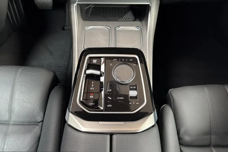 BMW 750 (Seria 7) din 2025 cu 13.828 km - oferta BMW228667 - foto 13