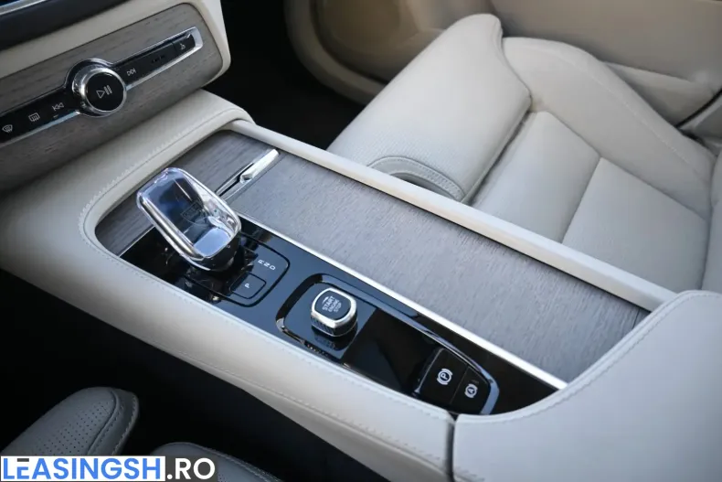 Volvo XC90 din 2024 cu 28.780 km - oferta VOL228669 - foto 33