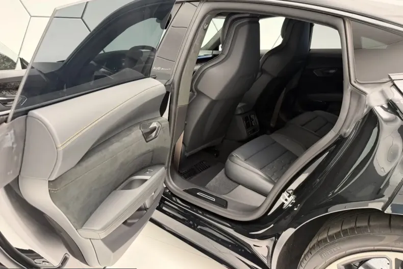 Audi RS e-tron GT din 2024 cu 7.000 km - oferta AUD228675 - foto 35