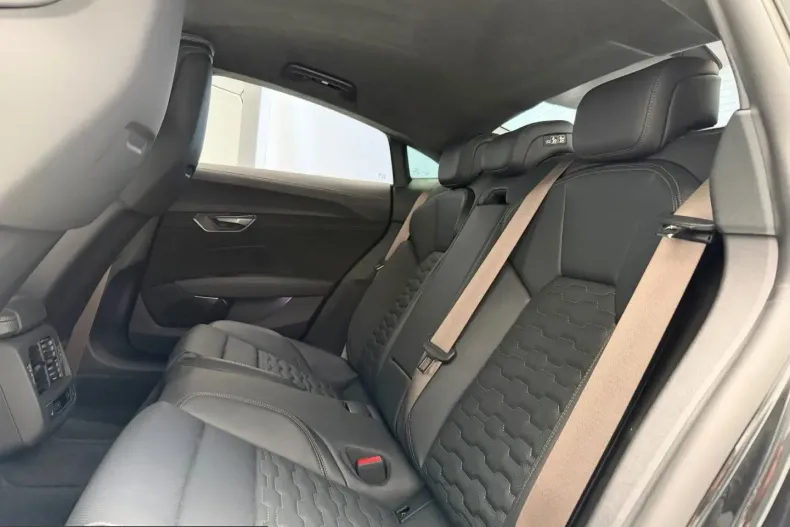 Audi RS e-tron GT din 2024 cu 7.000 km - oferta AUD228675 - foto 37