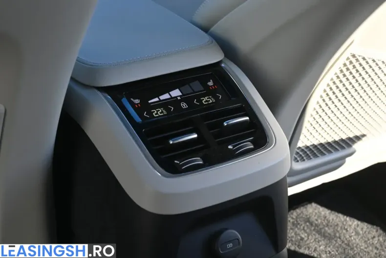 Volvo XC90 din 2024 cu 28.780 km - oferta VOL228684 - foto 41