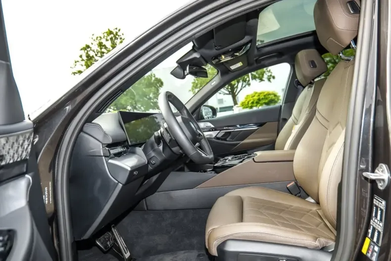 BMW 550 (Seria 5) din 2025 cu 12.370 km - oferta BMW228693 - foto 6