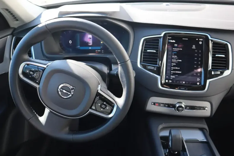 Volvo XC90 din 2024 cu 4.960 km - oferta VOL228699 - foto 10