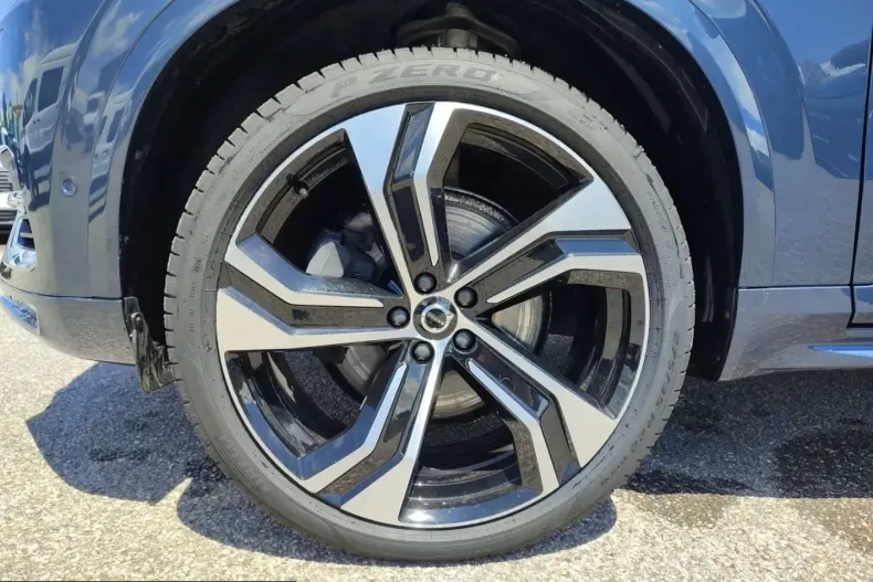 Volvo XC90 din 2023 cu 44.220 km - oferta VOL228708 - foto 3