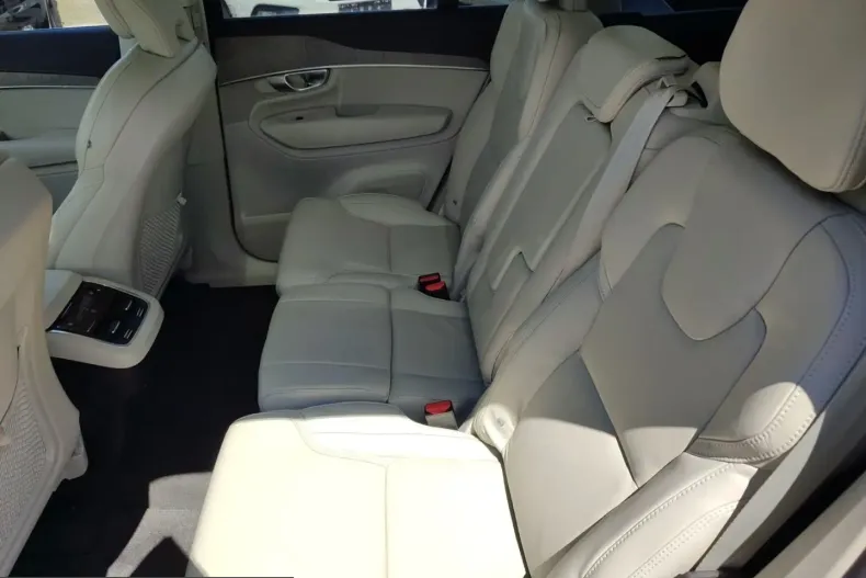Volvo XC90 din 2023 cu 44.220 km - oferta VOL228708 - foto 12