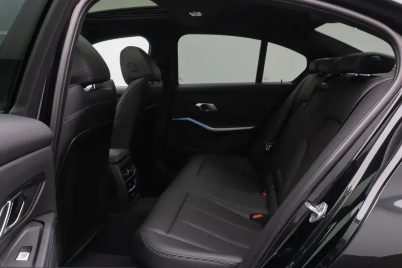 BMW 320 (Seria 3) din 2024 cu 28.149 km - oferta BMW228713 - foto 24