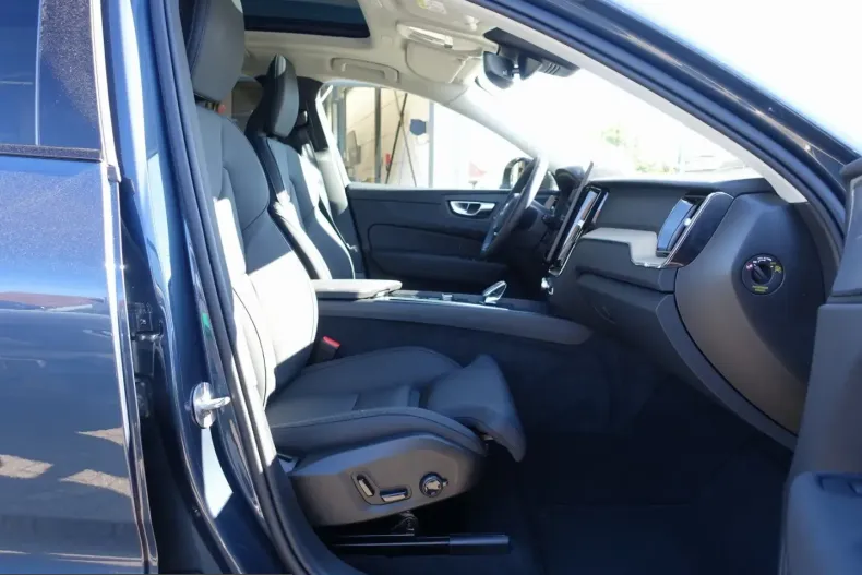 Volvo XC60 din 2025 cu 20.300 km - oferta VOL228733 - foto 9