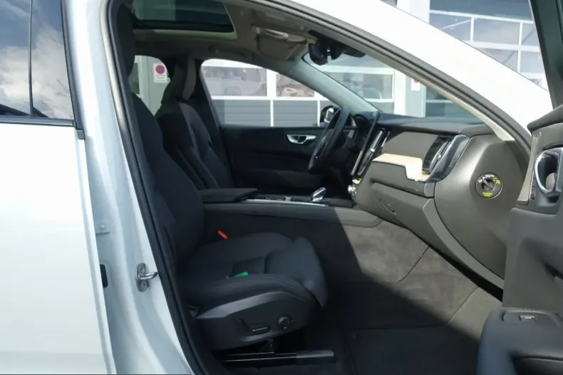 Volvo XC60 din 2025 cu 26.200 km - oferta VOL228734 - foto 18