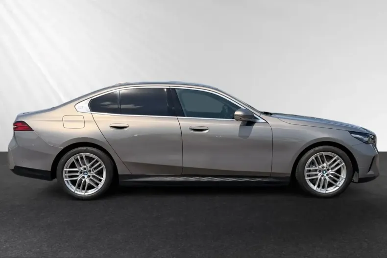 BMW 550 (Seria 5) din 2024 cu 27.020 km - oferta BMW228739 - foto 2