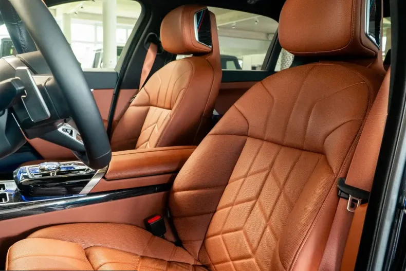 BMW 740 (Seria 7) din 2025 cu 18.603 km - oferta BMW228746 - foto 11