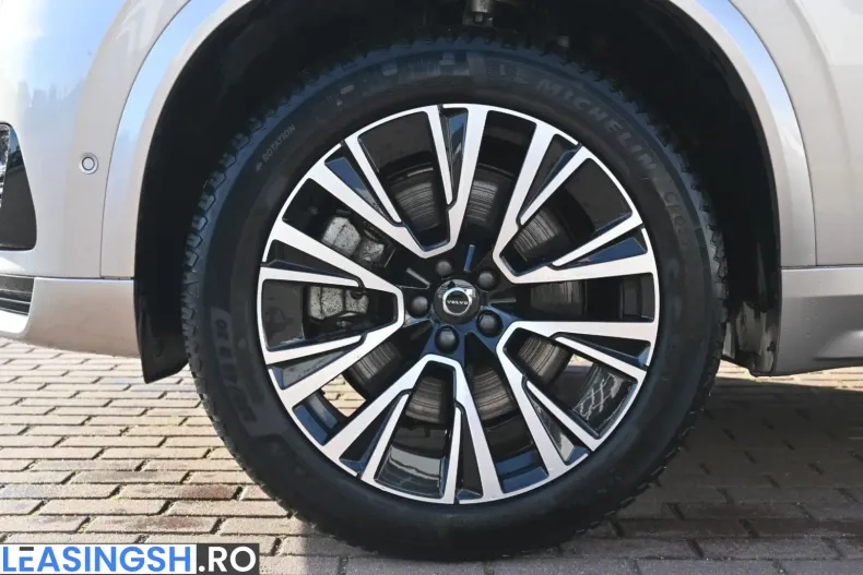 Volvo XC90 din 2023 cu 37.800 km - oferta VOL228748 - foto 4