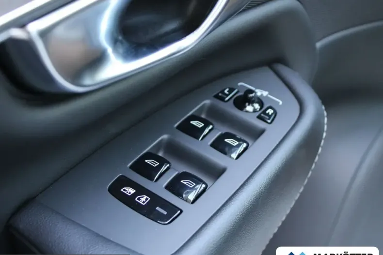 Volvo XC90 din 2022 cu 44.183 km - oferta VOL228760 - foto 8