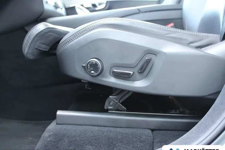 Volvo XC90 din 2022 cu 44.183 km - oferta VOL228760 - foto 11