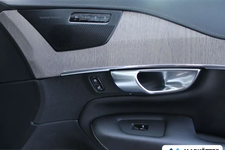 Volvo XC90 din 2022 cu 44.183 km - oferta VOL228760 - foto 48