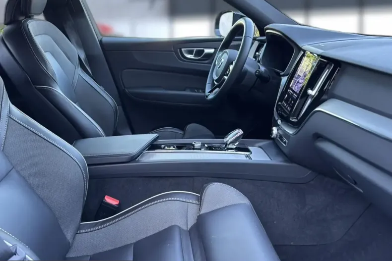 Volvo XC60 din 2025 cu 33.723 km - oferta VOL228767 - foto 19