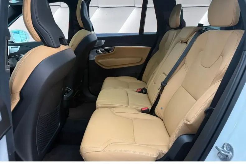 Volvo XC90 din 2023 cu 32.125 km - oferta VOL228868 - foto 8