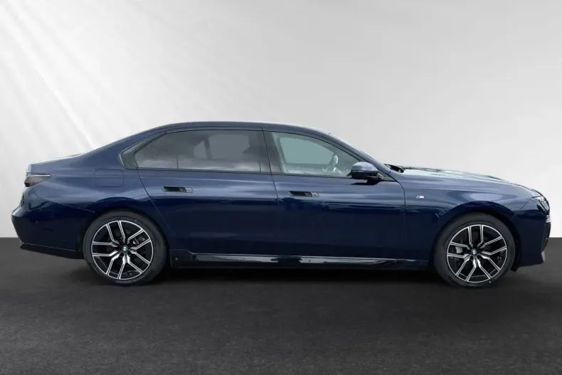 BMW i7 (Seria 7) din 2025 cu 15.890 km - oferta BMW228907 - foto 2