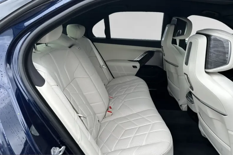 BMW i7 (Seria 7) din 2025 cu 15.890 km - oferta BMW228907 - foto 11