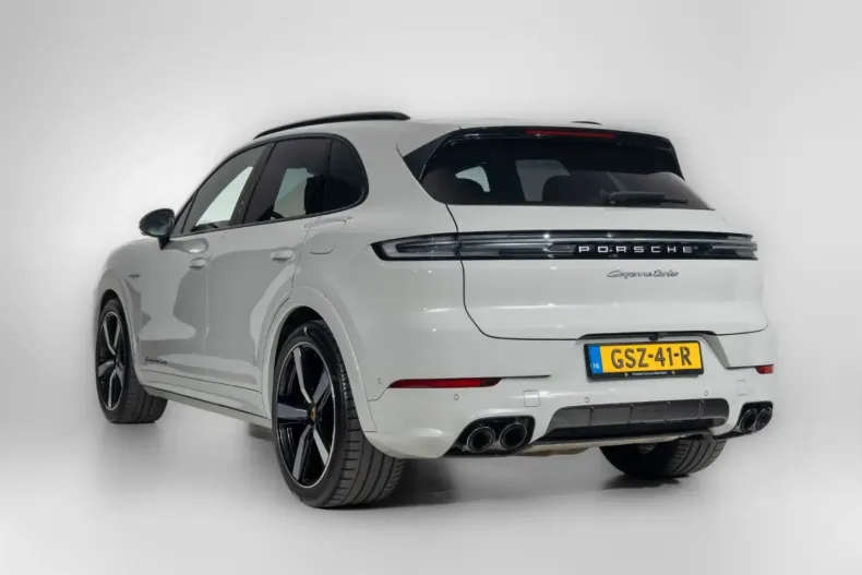 Porsche Cayenne din 2024 cu 24.314 km - oferta POR228921 - foto 3