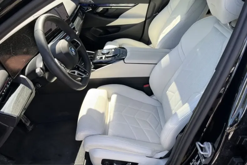 BMW 550 (Seria 5) din 2025 cu 14.245 km - oferta BMW228926 - foto 2