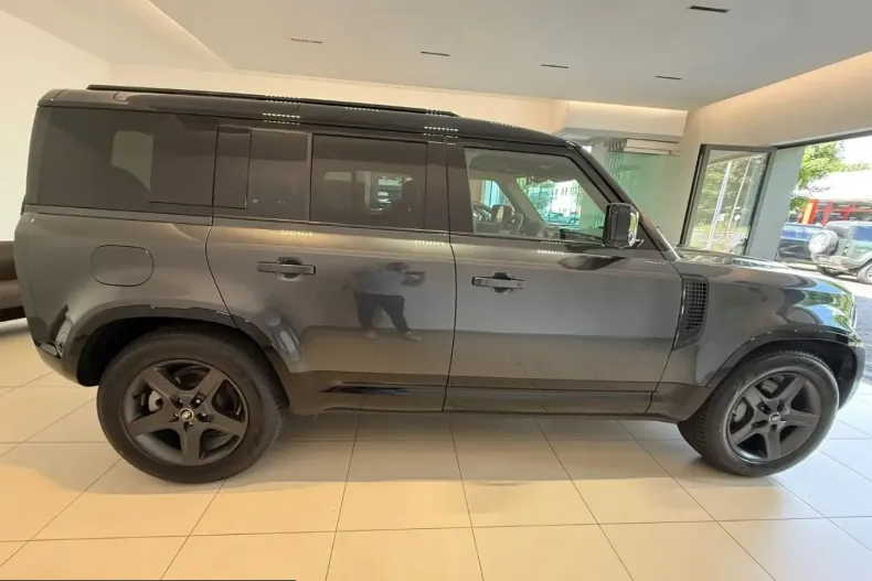 Land Rover Defender din 2024 cu 29.400 km - oferta LAN228945 - foto 4