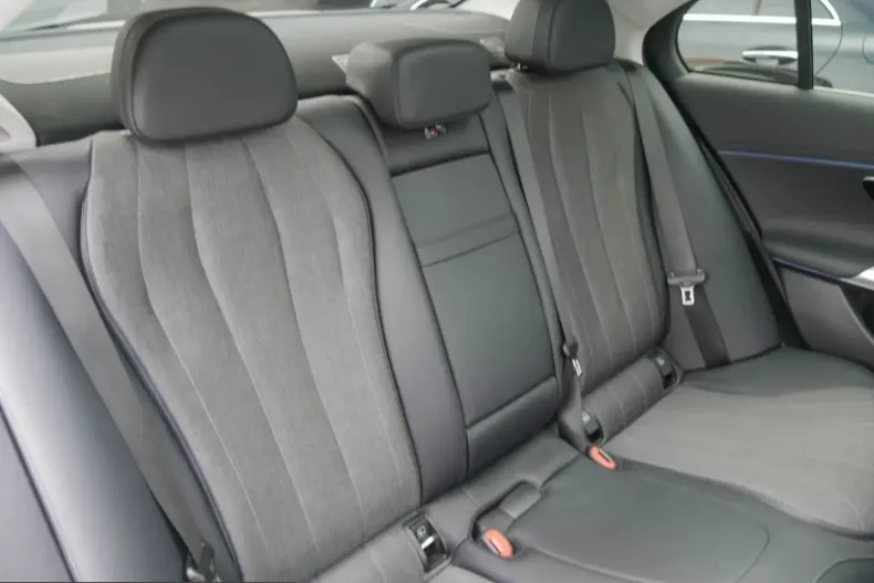 Mercedes-Benz E 220 (Clasa E) din 2025 cu 16.267 km - oferta MER228957 - foto 4