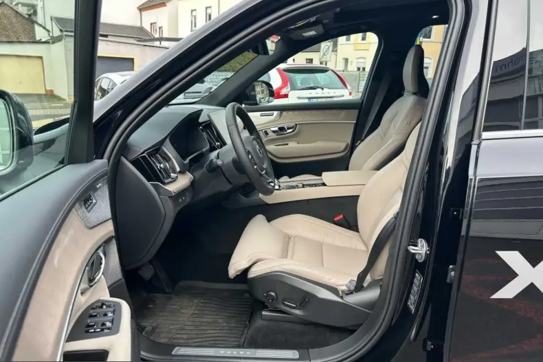 Volvo XC90 din 2024 cu 11.990 km - oferta VOL228960 - foto 11