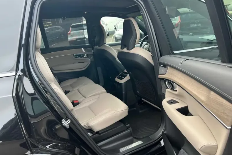 Volvo XC90 din 2024 cu 11.990 km - oferta VOL228960 - foto 12