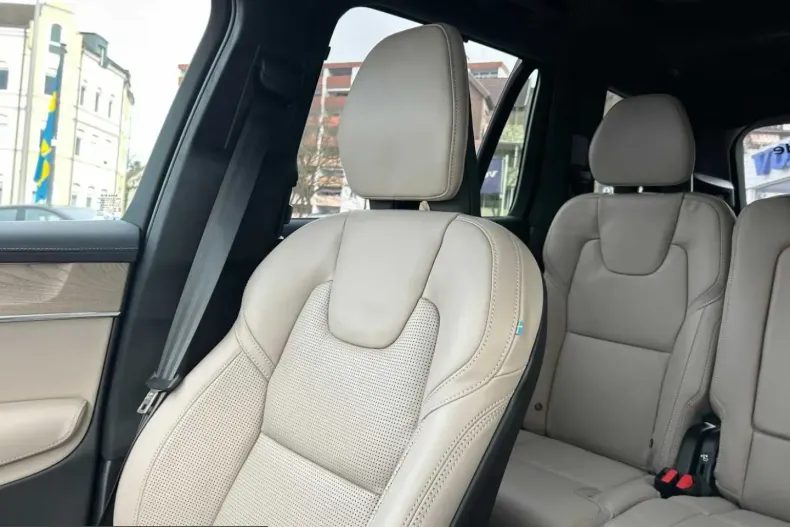 Volvo XC90 din 2024 cu 11.990 km - oferta VOL228960 - foto 14