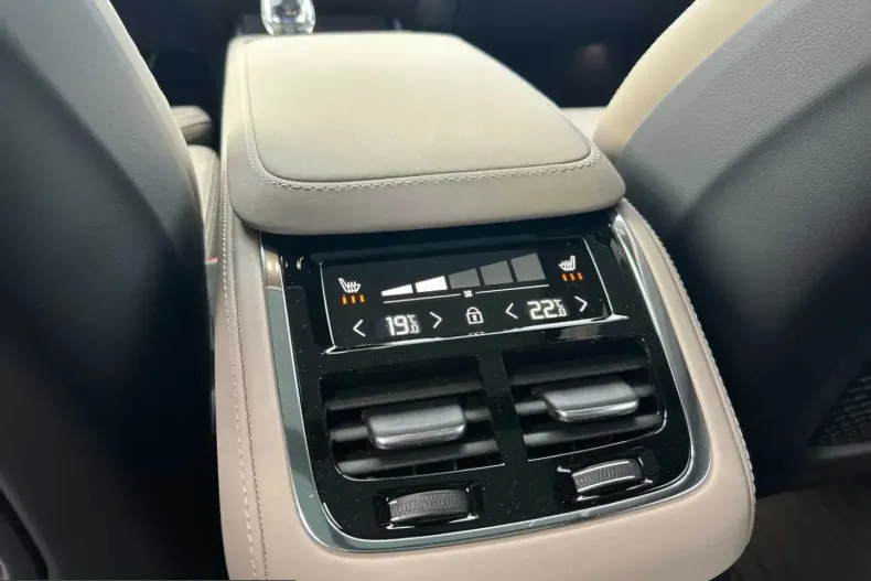 Volvo XC90 din 2024 cu 11.990 km - oferta VOL228960 - foto 19