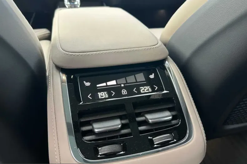Volvo XC90 din 2024 cu 11.990 km - oferta VOL228960 - foto 23