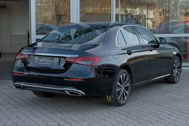 Mercedes-Benz E 300 (Clasa E) din 2022 cu 66.090 km - oferta MER229016 - foto 6