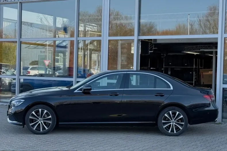 Mercedes-Benz E 300 (Clasa E) din 2022 cu 66.090 km - oferta MER229016 - foto 7