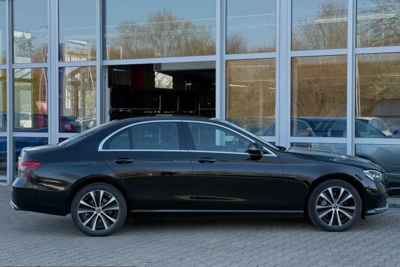 Mercedes-Benz E 300 (Clasa E) din 2022 cu 66.090 km - oferta MER229016 - foto 8