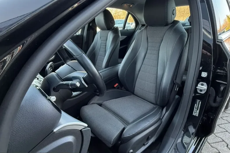Mercedes-Benz E 300 (Clasa E) din 2022 cu 66.090 km - oferta MER229016 - foto 13