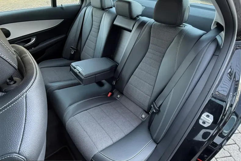 Mercedes-Benz E 300 (Clasa E) din 2022 cu 66.090 km - oferta MER229016 - foto 14