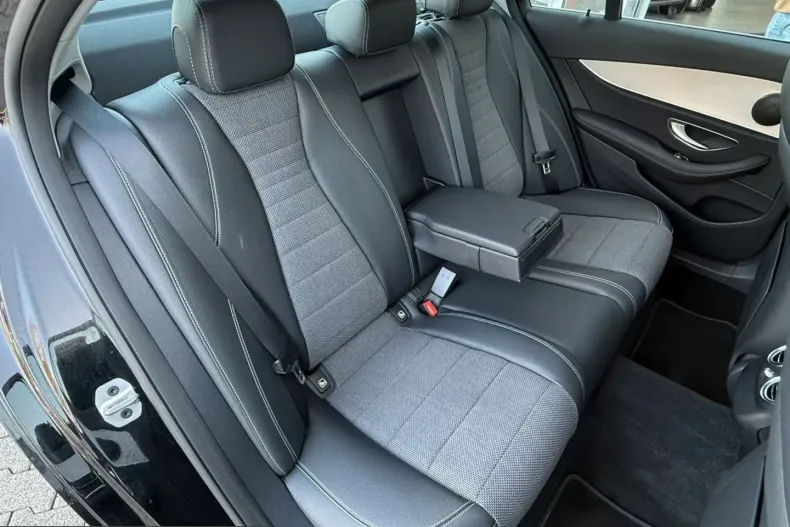 Mercedes-Benz E 300 (Clasa E) din 2022 cu 66.090 km - oferta MER229016 - foto 15