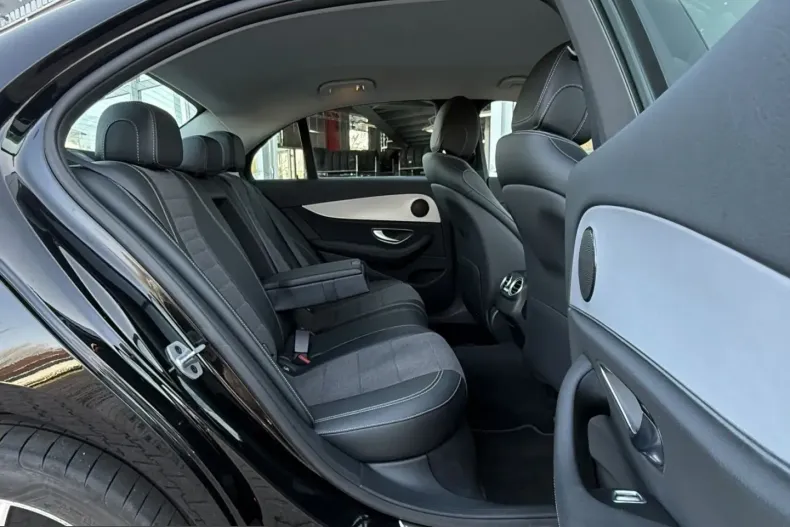 Mercedes-Benz E 300 (Clasa E) din 2022 cu 66.090 km - oferta MER229016 - foto 19