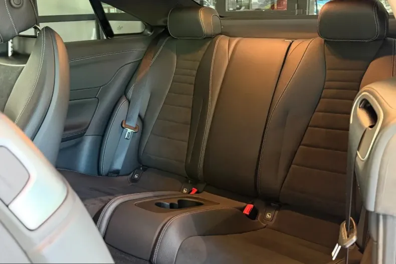 Mercedes-Benz E 400 (Clasa E) din 2023 cu 69.000 km - oferta MER229029 - foto 18