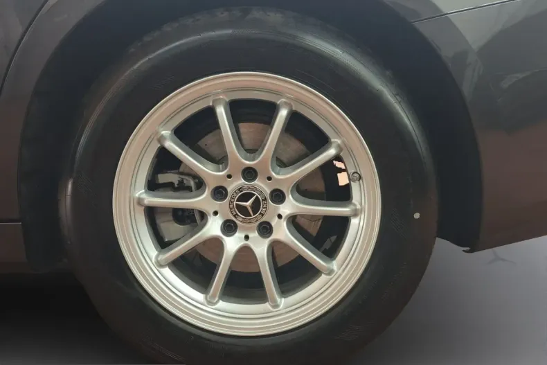 Mercedes-Benz E 200 (Clasa E) din 2025 cu 5.500 km - oferta MER229034 - foto 5