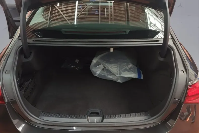Mercedes-Benz E 200 (Clasa E) din 2025 cu 5.500 km - oferta MER229034 - foto 11