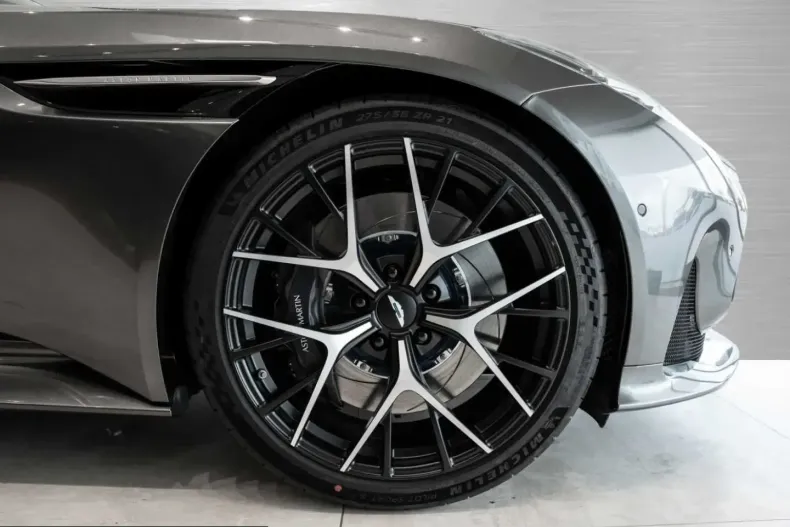 Aston Martin DB12 din 2025 cu 6.000 km - oferta AST229045 - foto 4