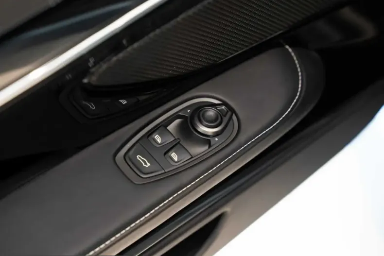 Aston Martin DB12 din 2025 cu 6.000 km - oferta AST229045 - foto 29
