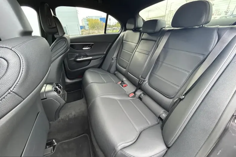 Mercedes-Benz C 30 AMG (Clasa C) din 2024 cu 5.988 km - oferta MER229052 - foto 13